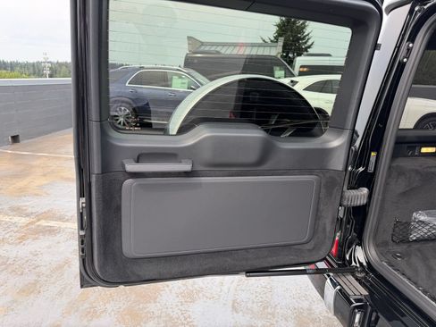 Used 2024 Mercedes-Benz G 550 image 9