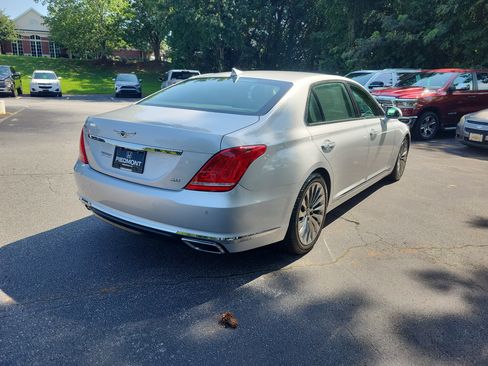 Used 2018 Genesis G90 5.0 Ultimate RWD image 5