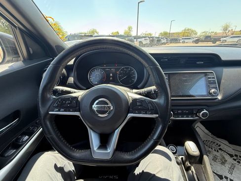 Used 2018 Nissan Kicks SR w/ Premium Package FWD image 22