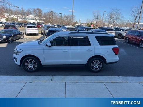 Used 2024 Ford Expedition XLT image 4