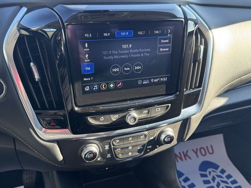Used 2021 Chevrolet Traverse LT image 17