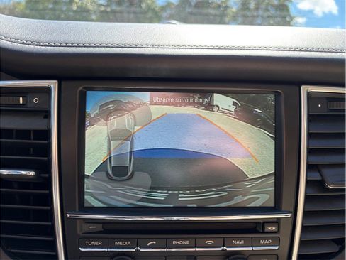 Used 2014 Porsche Panamera 4S image 32