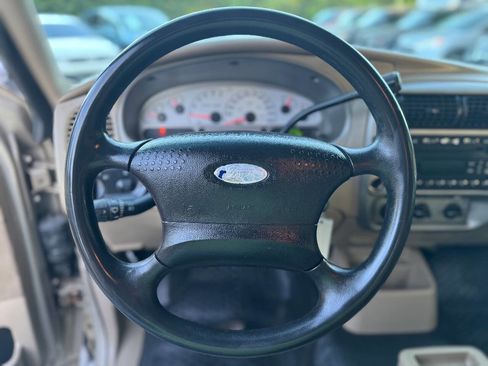 Used 2005 Ford Explorer Sport Trac XLT image 13