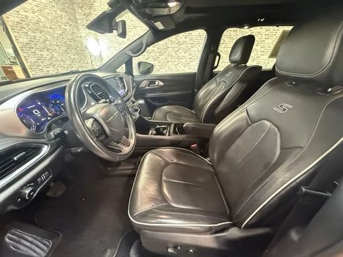 Used 2022 Chrysler Pacifica Limited w/ Uconnect Theater Family Group FWD image 21