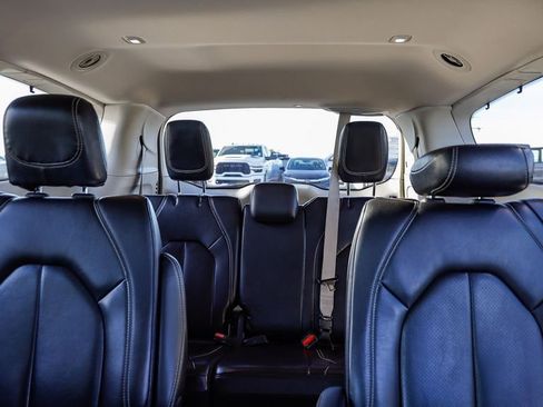 Used 2022 Chrysler Pacifica Touring-L FWD image 27