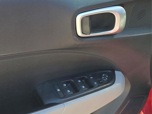 Used 2024 Hyundai Venue SEL image 22