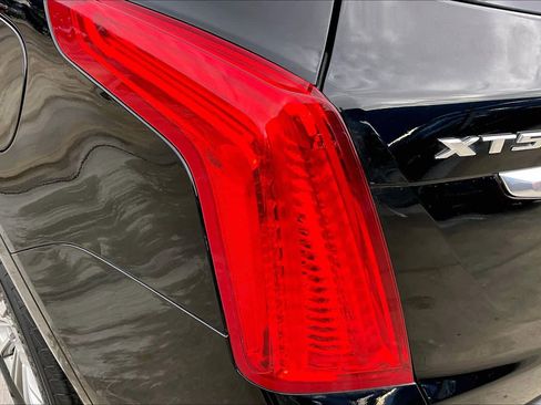Used 2018 Cadillac XT5 FWD image 29
