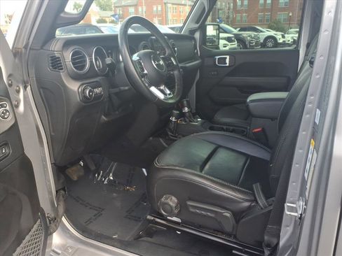 Used 2018 Jeep Wrangler Unlimited Sahara image 12