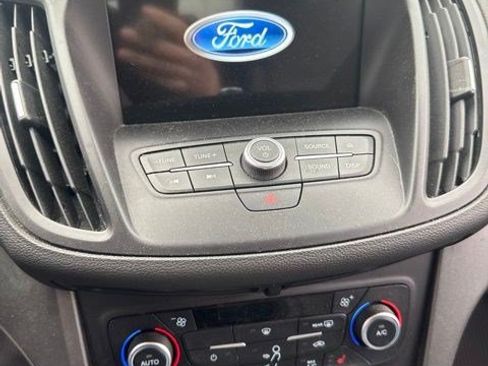Used 2018 Ford Escape SE w/ SE Sync 3 Package AWD/4WD image 5