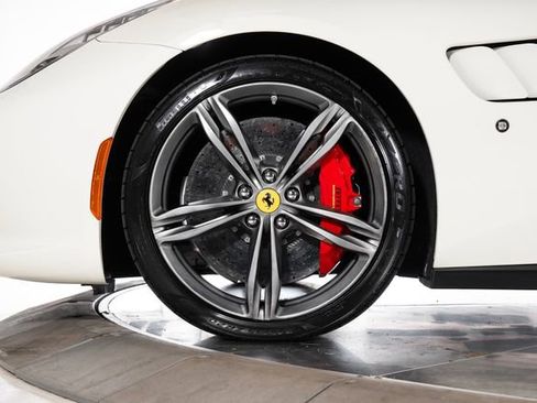 Used 2019 Ferrari GTC4Lusso AWD/4WD image 19