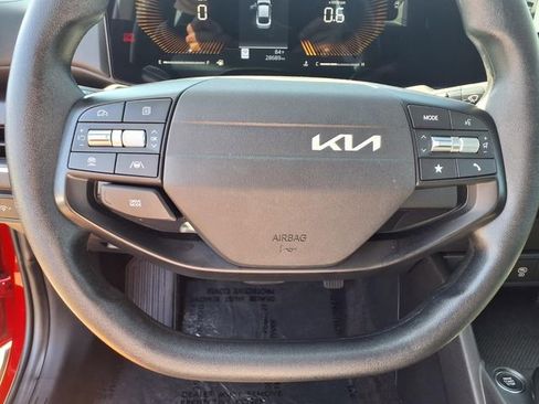 Used 2025 Kia K4 LXS image 17