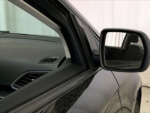 Used 2020 Ford Edge SE image 11