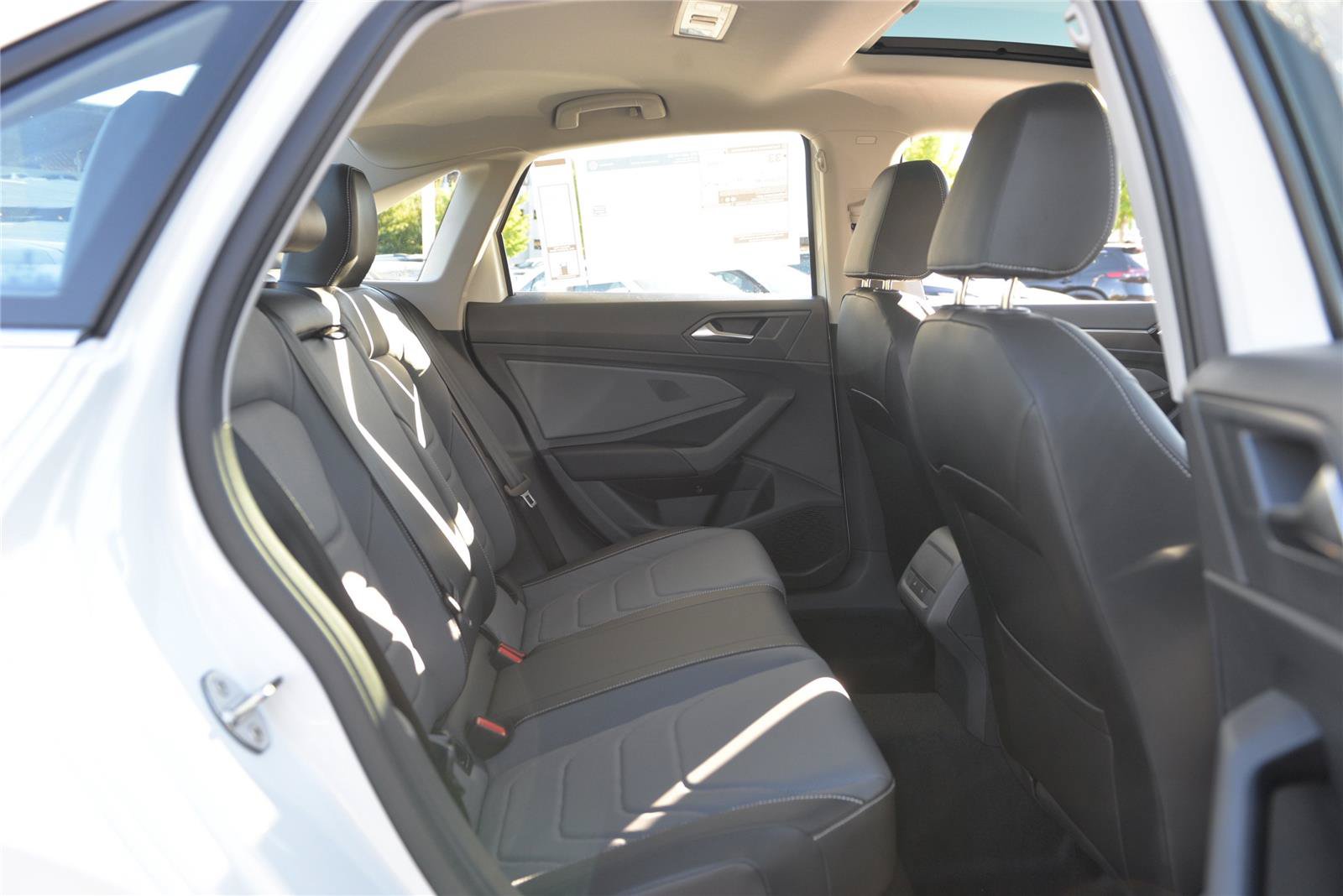New 2027 Volkswagen Jetta SEL FWD image 17