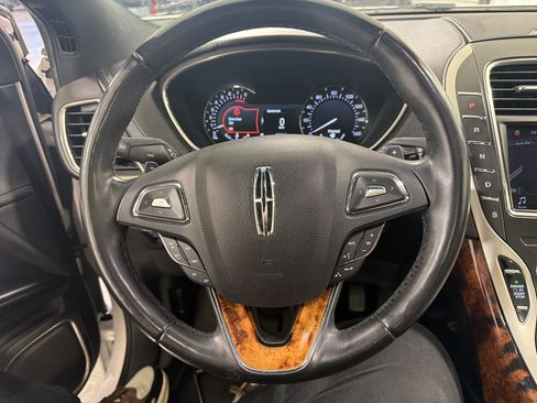 Used 2018 Lincoln MKX Reserve w/ Lincoln MKX Climate Package FWD image 15