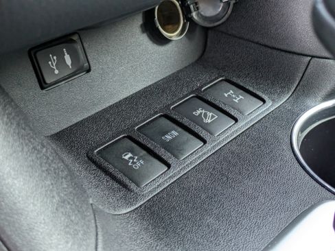 Used 2015 Toyota Highlander Limited image 31