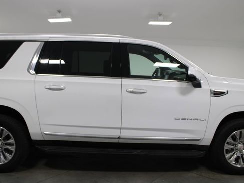 Used 2025 GMC Yukon XL Denali AWD/4WD image 11
