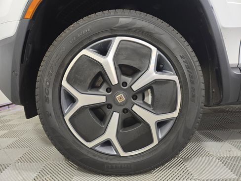 Used 2024 Rivian R1S Adventure AWD/4WD image 9