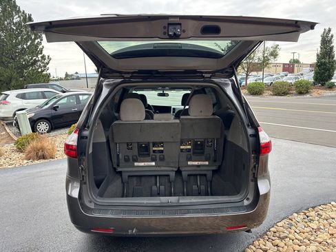 Used 2017 Toyota Sienna LE AWD/4WD image 29