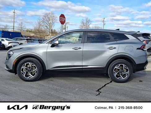 Used 2023 Kia Sportage LX image 9