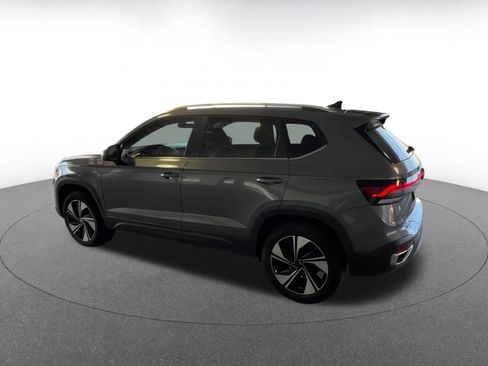 Used 2025 Volkswagen Taos SE image 11