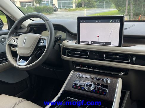 Used 2022 Lincoln Aviator Reserve w/ Equipment Group 201A AWD/4WD image 6