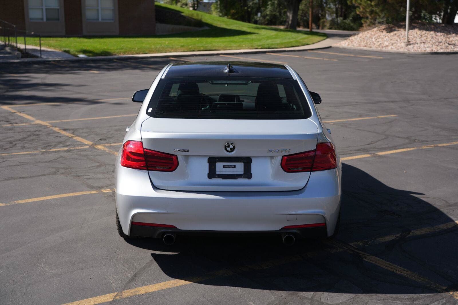 Used 2017 BMW 340i xDrive Sedan AWD/4WD image 4