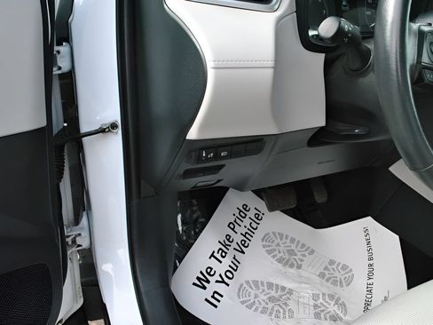 Certified 2023 Toyota Corolla Cross LE AWD/4WD image 21