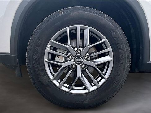 Used 2024 Nissan Rogue S image 32