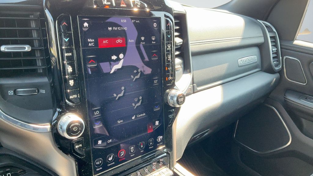 Used 2019 RAM 1500 Laramie AWD/4WD image 16