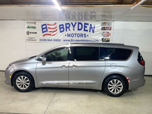 Used 2019 Chrysler Pacifica Touring-L image 5