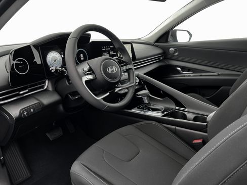 New 2025 Hyundai Elantra SEL FWD image 14