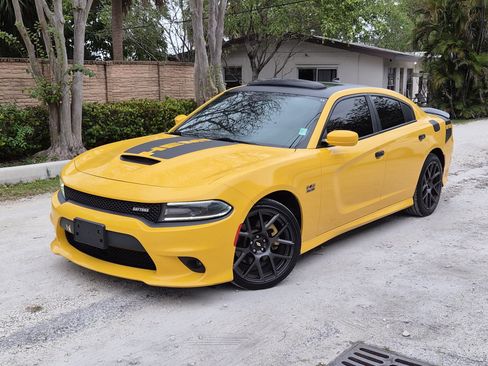 Used 2017 Dodge Charger R/T image 1