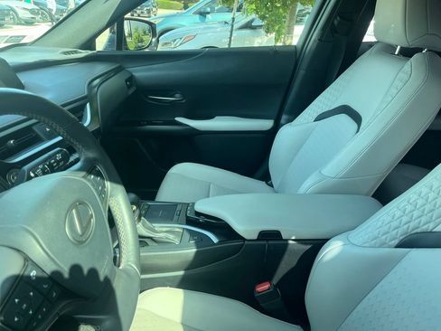 Used 2019 Lexus UX 200 FWD image 5