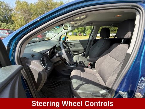 Used 2020 Chevrolet Trax LT FWD image 13