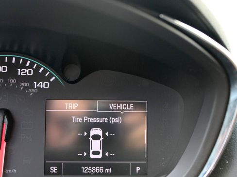 Used 2018 Chevrolet Trax LT w/ LT Convenience Package AWD/4WD image 22