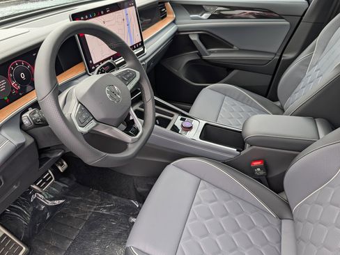 New 2026 Volkswagen Tiguan SEL R-Line AWD/4WD image 7