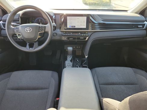 Used 2025 Toyota Camry LE image 12