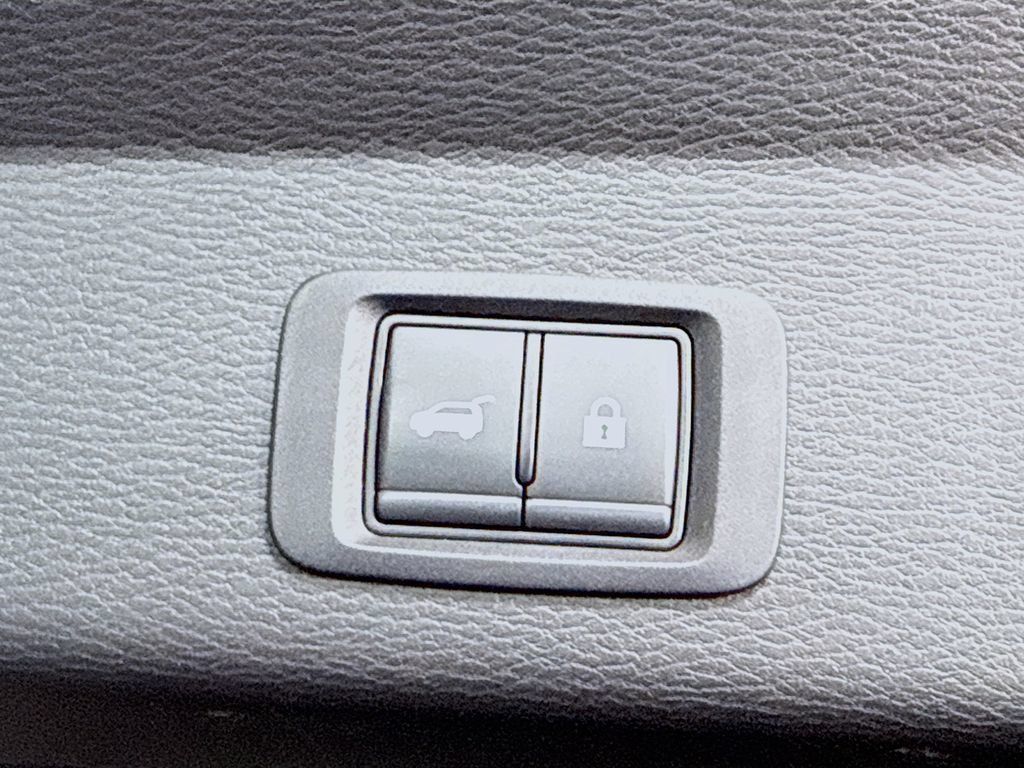 Used 2023 Mitsubishi Outlander SEL AWD/4WD image 30