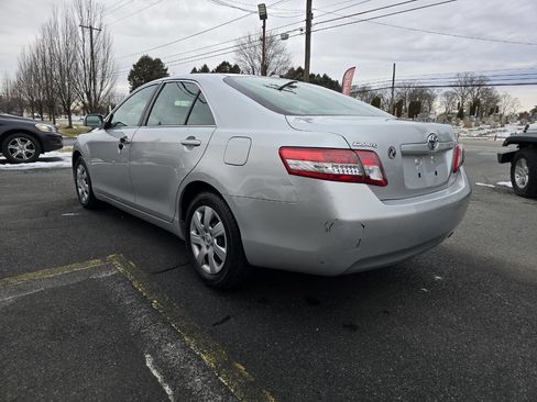 Used 2011 Toyota Camry LE image 5