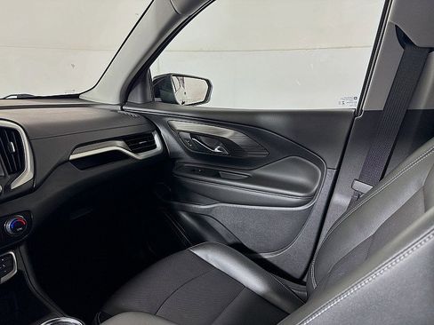 Used 2024 GMC Terrain SLT image 23