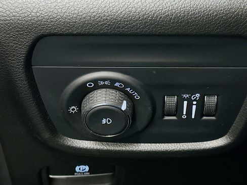 Used 2024 Jeep Grand Cherokee L Limited w/ Luxury Tech Group II image 17