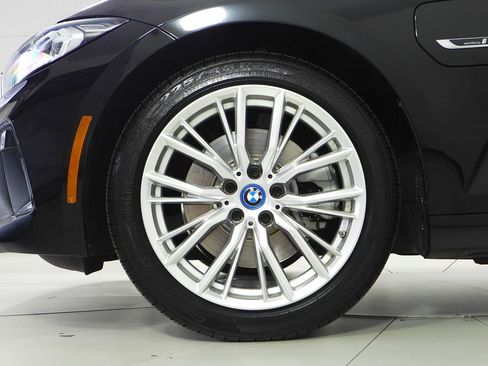 Used 2023 BMW 330e w/ Driving Assistance Package RWD image 5