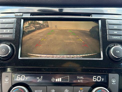 Used 2018 Nissan Rogue SV FWD image 32