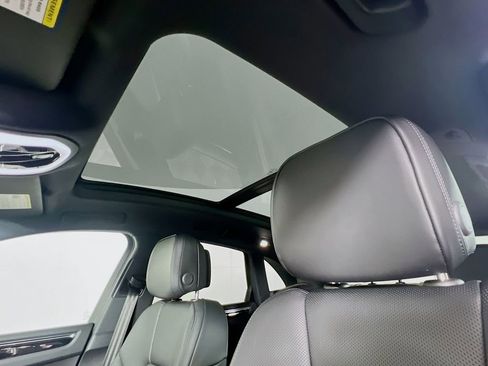 New 2026 Porsche Macan Base image 14