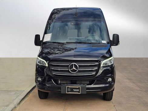 Used 2024 Mercedes-Benz Sprinter 4500 image 10