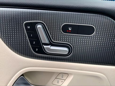 Used 2021 Mercedes-Benz GLB 250 GLB 250 image 36