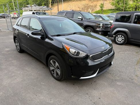 Used 2018 Kia Niro LX FWD image 2