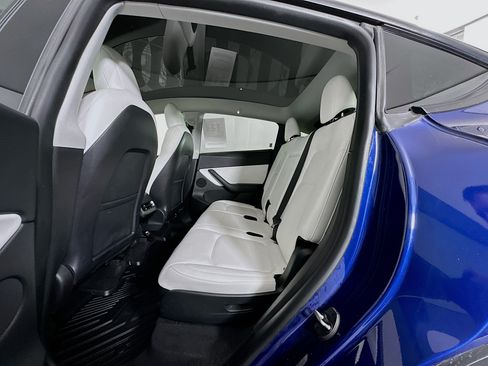 Used 2021 Tesla Model Y Long Range AWD/4WD image 28