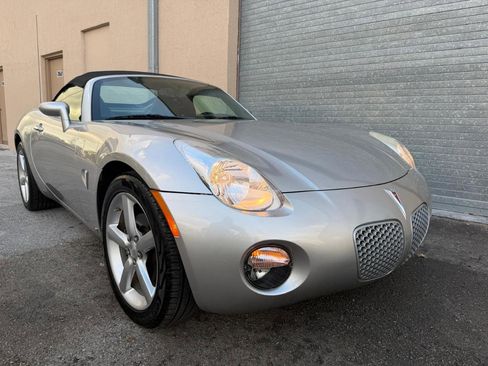 Used 2009 Pontiac Solstice Convertible w/ Premium Package image 16