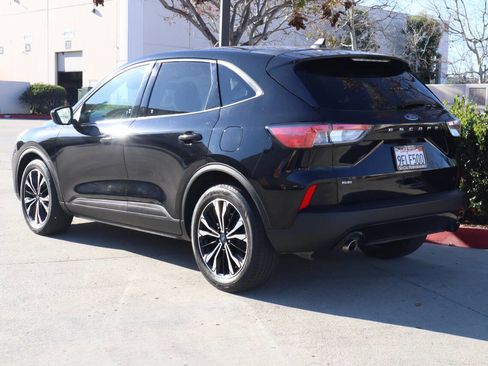 Used 2022 Ford Escape SE w/ SE Sport Appearance Package image 6